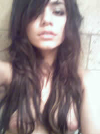 Vanessa Hudgens concert shots and nude scandal photos