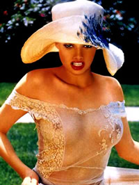 Bijou Phillips shows her hairy pussy and nice booba