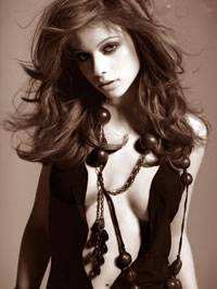 Michelle Trachtenberg shows some nice cleavage