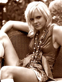Anna Faris glamour photoshot