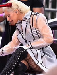 Christina Aguilera in high heels fuckme boots on stage