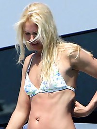 Valeria Mazza caught by paparazzi in hot bikini