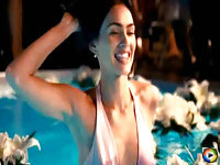 Megan Fox shows off body in hot photo shoot