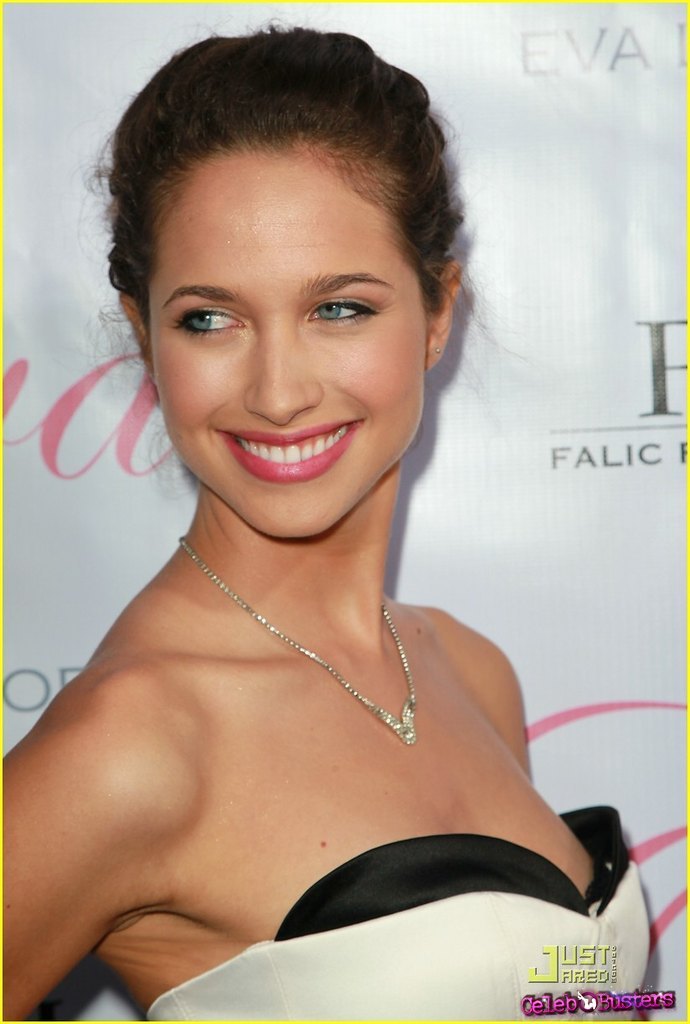 Boobs maiara walsh Anyone watch