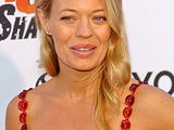 Actress Jeri Ryan Nice Cleavage