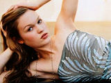 Actress Julia Stiles See-Throuw Nipples