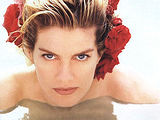 Rene Russo Expose Her Boobs