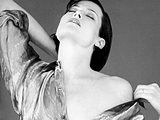 Sigourney Weaver Shows Her Nice Tits