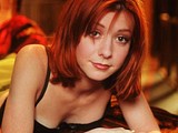 Alyson Hannigan gets licked her neck in movie