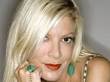 Tori Spelling big clevage