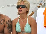Mena Suvari exposes nude tits & tight ass in bikini