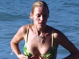 Uma Thurman upskirt caps & sexy bikini pics