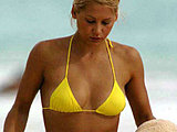 Anna Kournikova caught in tiny bikini checking her pussy on the beach