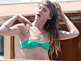 Juliette Lewis shows little tits under tiny bikini poses for paparazzi
