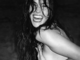 Liv Tyler posing sexy and topless shots
