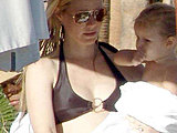 Gwyneth Paltrow caught the water in a bikini during pregnancy