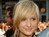 Ashlee Simpson cleavage and nipple slip