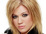 Kelly Clarkson bikini and cleavage photos