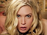 Renee Zellweger exposes tits through wet top