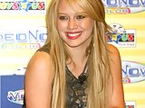 Hilary Duff sexy panty upskirt pics at awards