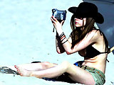 Avril Lavigne glamour shot & sexy bikini pics
