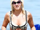 Sexy Elisha Cuthbert shows off her amazing ass