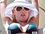 Katherine Heigl shows ass in bikini