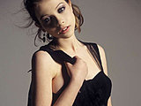 Michelle Trachtenberg looks so gorgeous showing sides of her tits