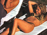 Shakira lookin' super-sexy in a tiger bikini