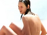 Uma Thurman caught sunbathes totally nude