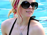 Avril Lavigne sexy posing