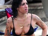 Amy Winehouse paparazzi nipple slip