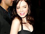Rose McGowan got some sweet cleavage