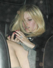 Avril Lavigne nude picture