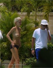 Claudia Schiffer nude picture