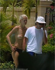 Claudia Schiffer nude picture