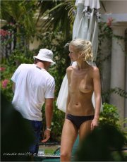 Claudia Schiffer nude picture