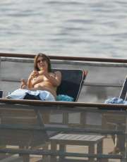 Elizabeth Hurley nude picture