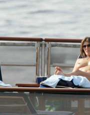 Elizabeth Hurley nude picture
