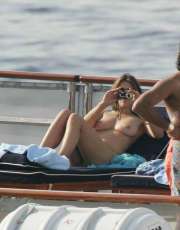 Elizabeth Hurley nude picture