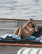 Elizabeth Hurley nude picture