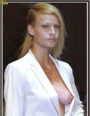 Kristy Hinze nude picture