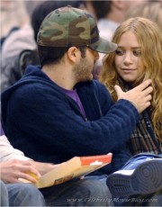 Mary Kate Olsen nude picture