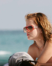 Mena Suvari nude picture