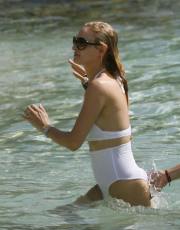 Uma Thurman nude picture