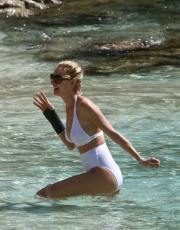 Uma Thurman nude picture