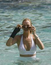 Uma Thurman nude picture