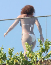 Alicia Keys nude picture