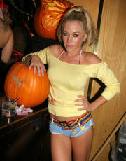 Kendra Wilkinson nude picture